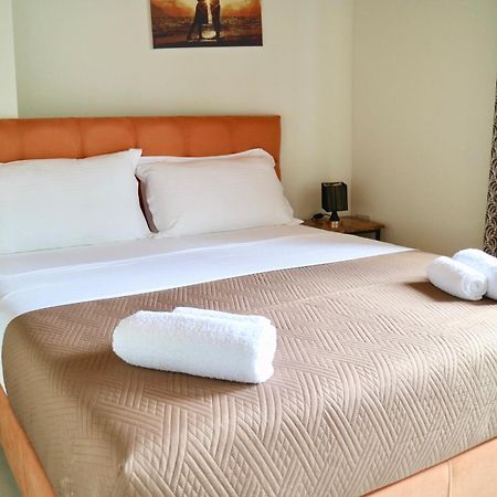 Crown Deluxe Apartments Sarandë 外观 照片