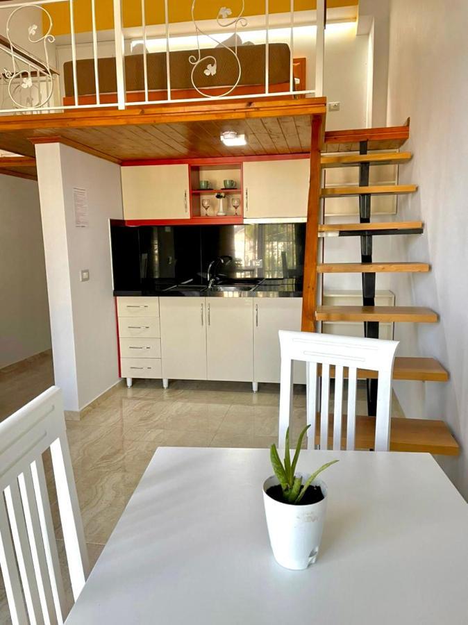 Crown Deluxe Apartments Sarandë 外观 照片