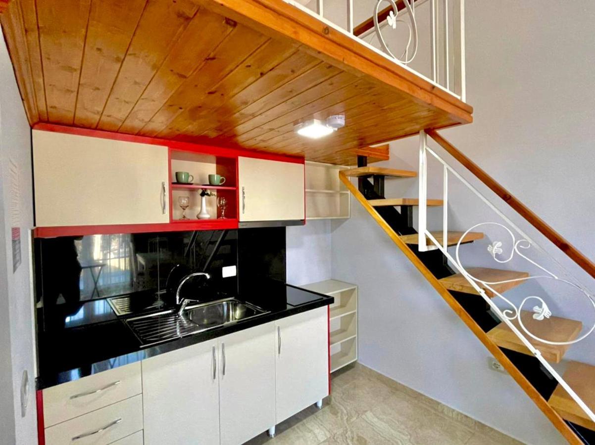 Crown Deluxe Apartments Sarandë 外观 照片