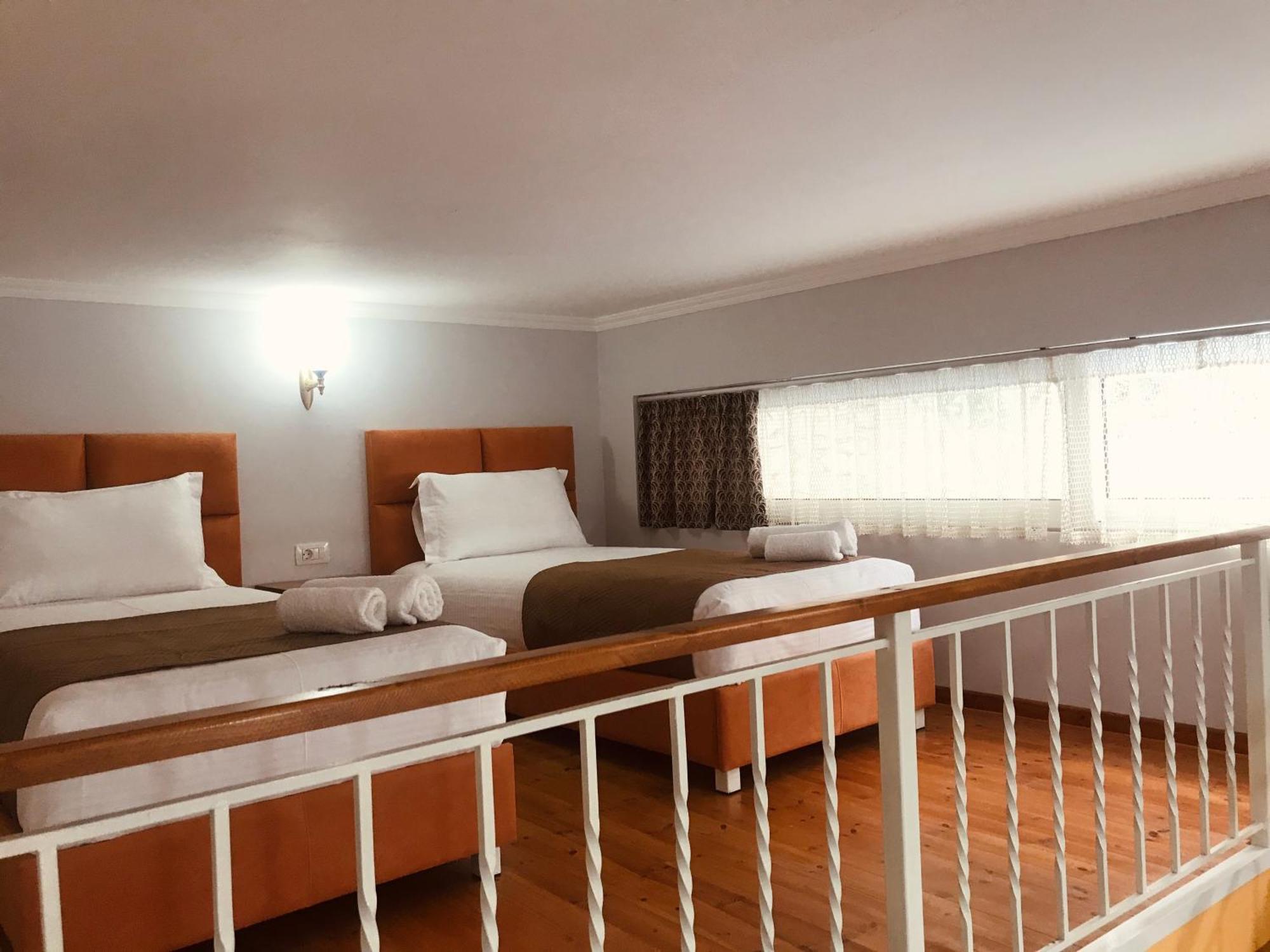 Crown Deluxe Apartments Sarandë 外观 照片
