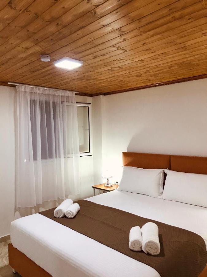 Crown Deluxe Apartments Sarandë 外观 照片