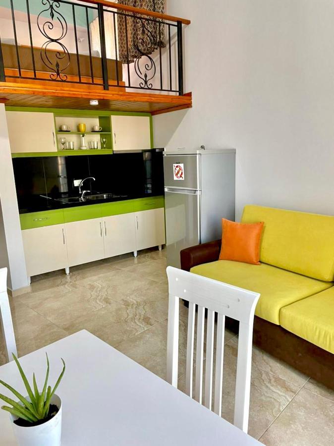 Crown Deluxe Apartments Sarandë 外观 照片