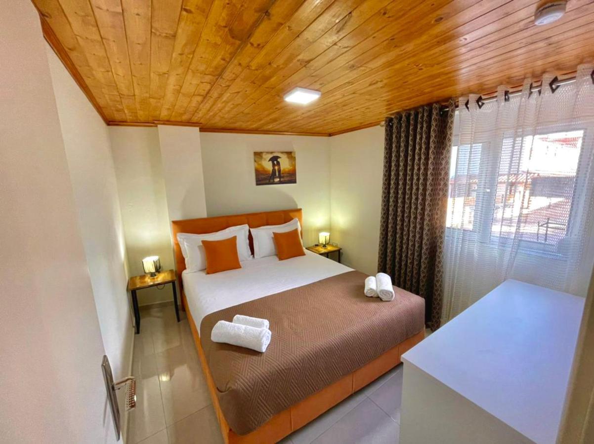 Crown Deluxe Apartments Sarandë 外观 照片