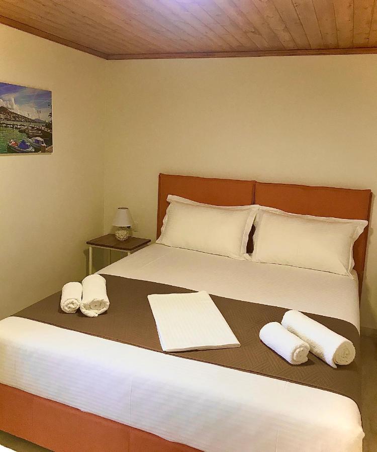 Crown Deluxe Apartments Sarandë 外观 照片