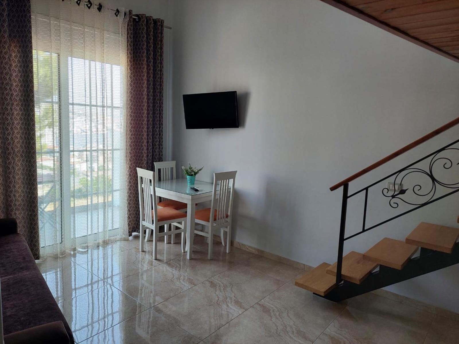 Crown Deluxe Apartments Sarandë 外观 照片