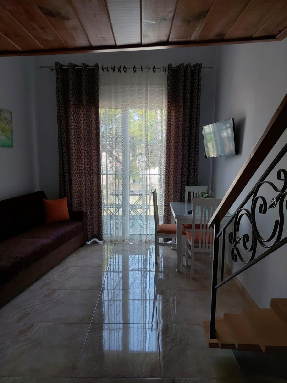 Crown Deluxe Apartments Sarandë 外观 照片