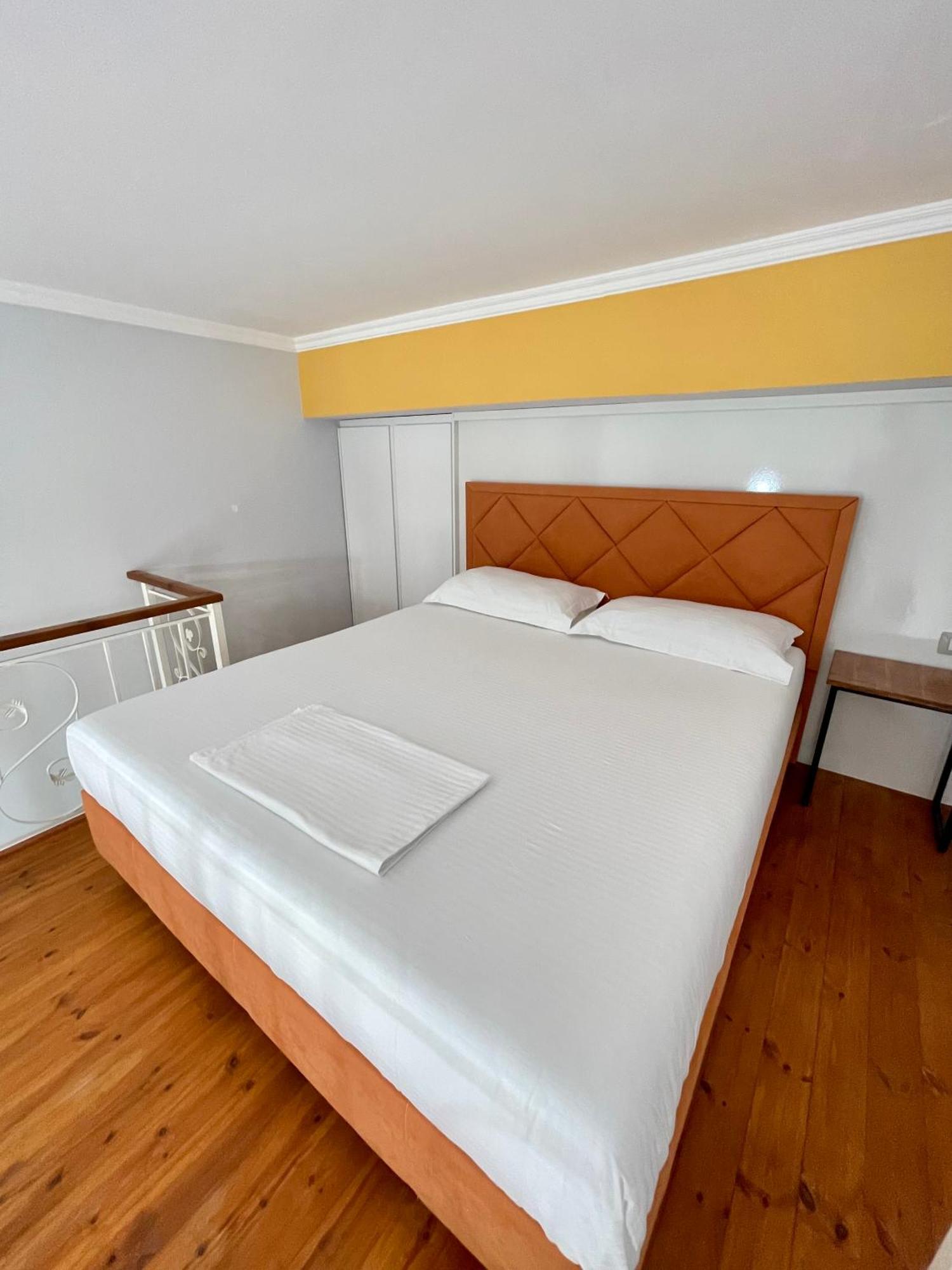 Crown Deluxe Apartments Sarandë 外观 照片