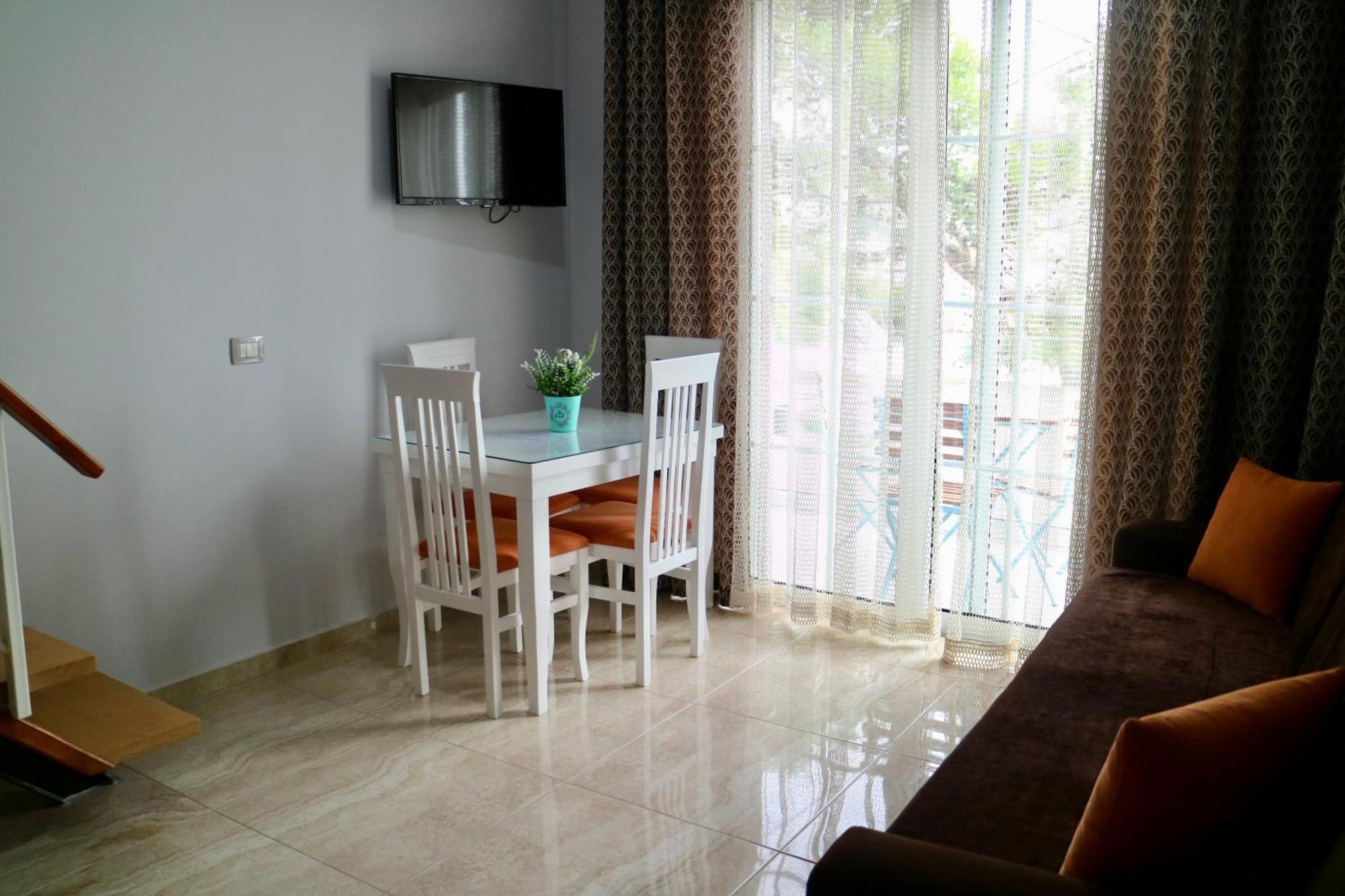 Crown Deluxe Apartments Sarandë 外观 照片