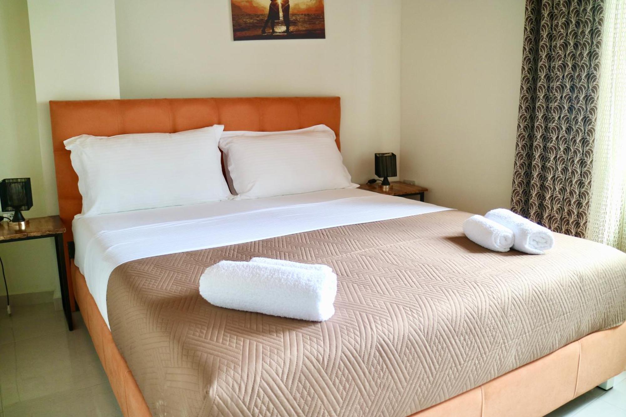 Crown Deluxe Apartments Sarandë 外观 照片