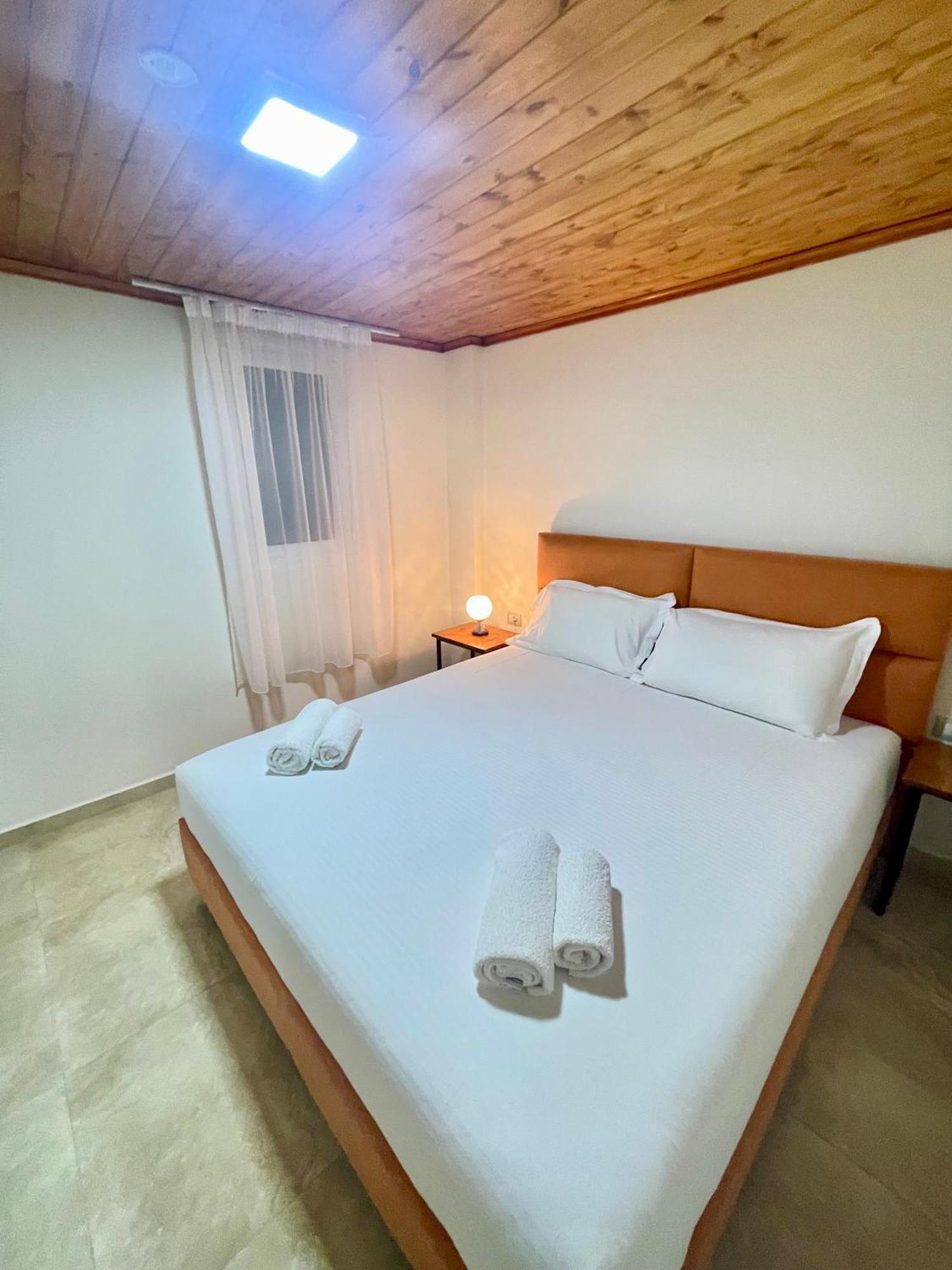 Crown Deluxe Apartments Sarandë 外观 照片