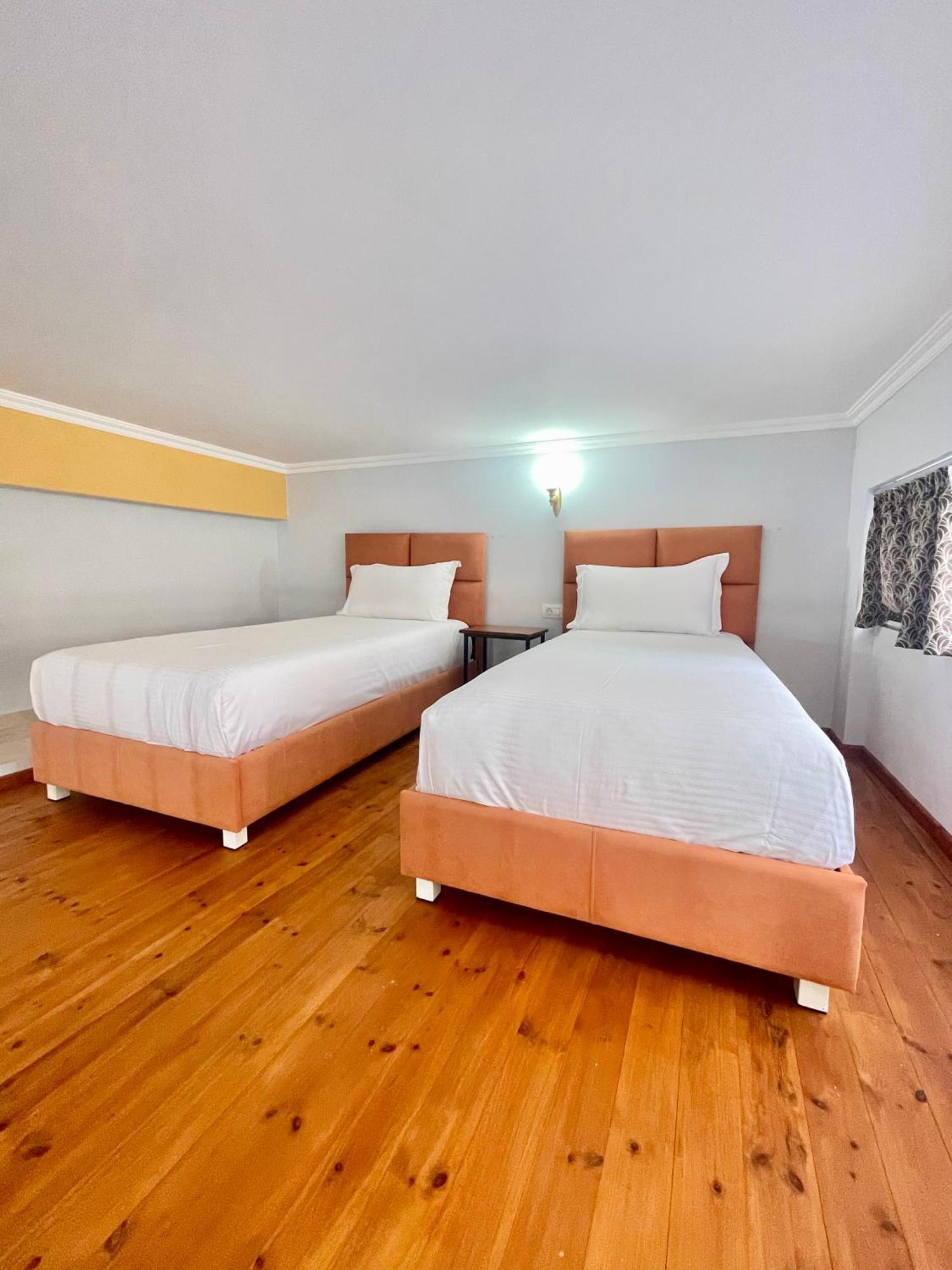 Crown Deluxe Apartments Sarandë 外观 照片