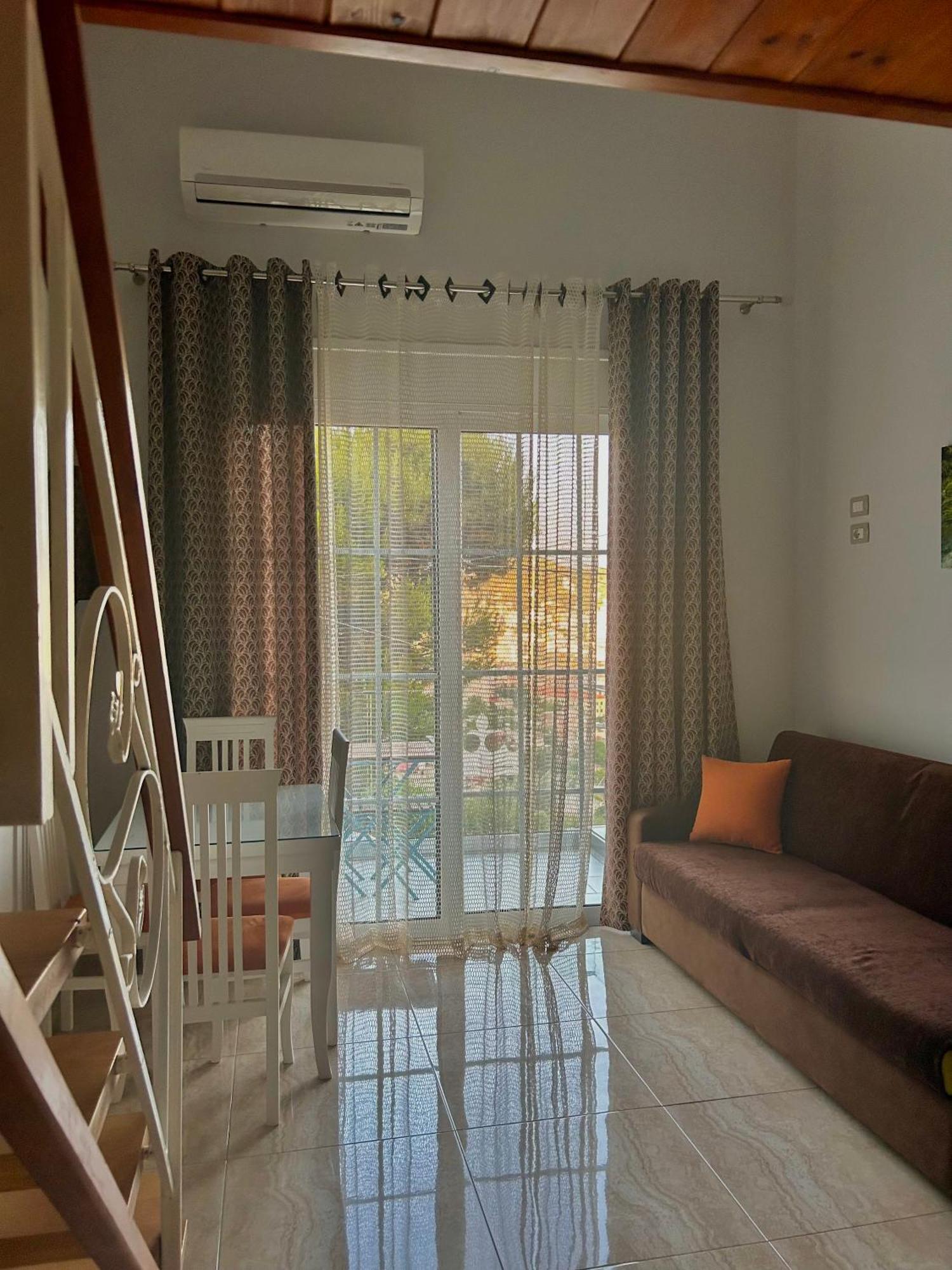 Crown Deluxe Apartments Sarandë 外观 照片