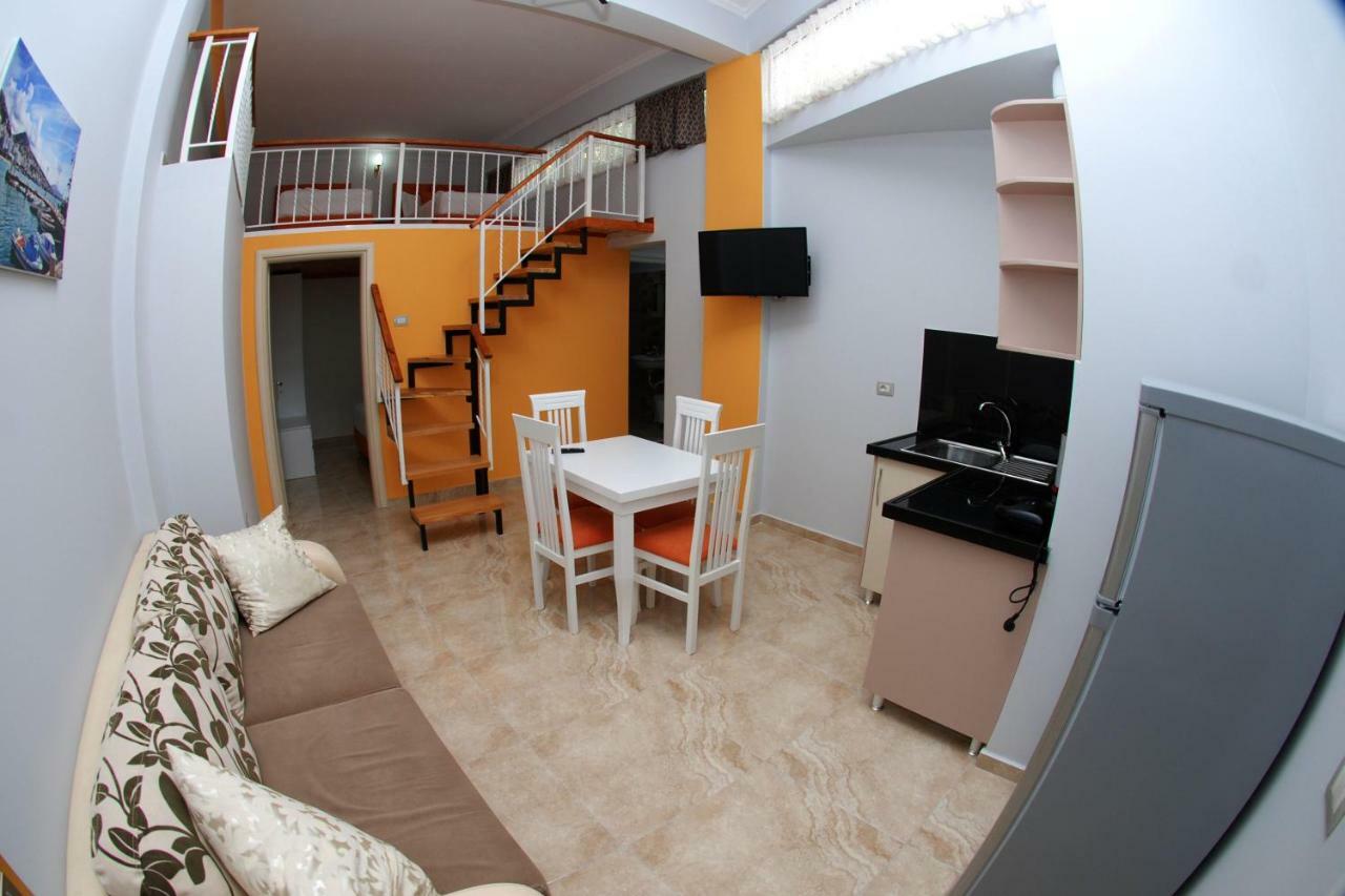 Crown Deluxe Apartments Sarandë 外观 照片